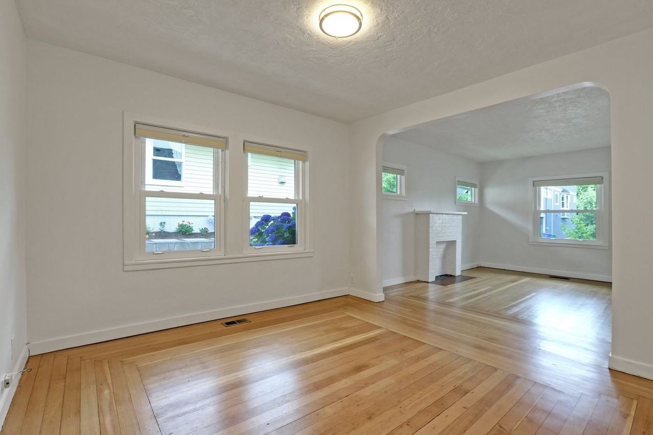 303 Ne 45th Ave - Photo 7 of 17