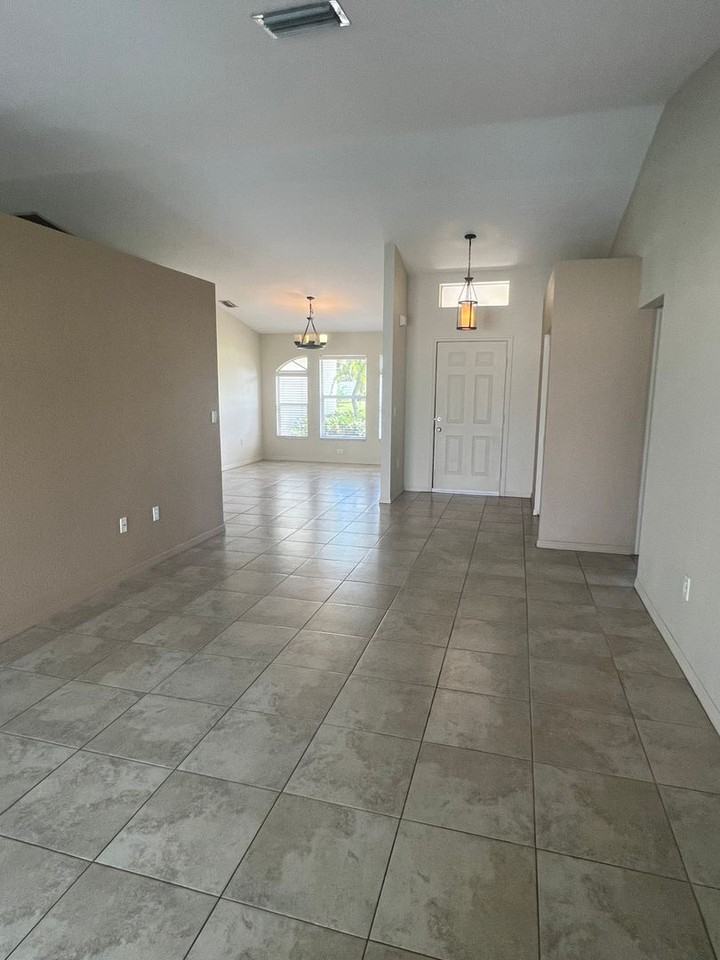 33 Orlando Blvd - Photo 3 of 21