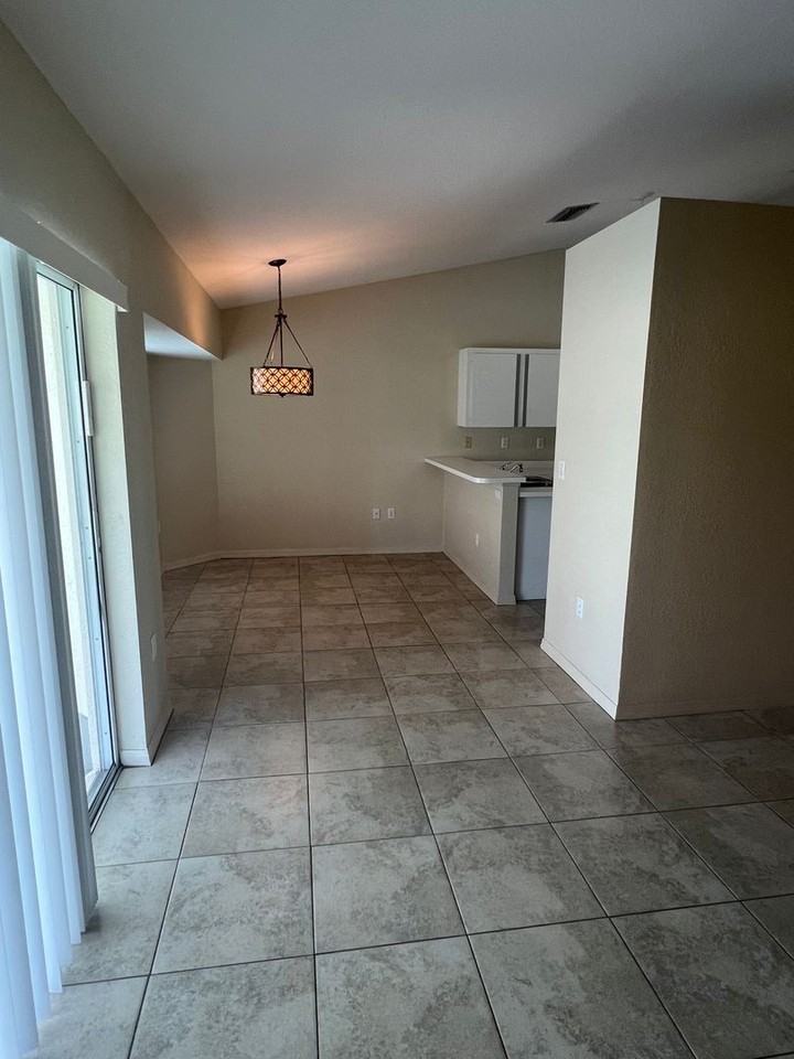 33 Orlando Blvd - Photo 4 of 21