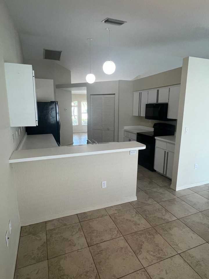 33 Orlando Blvd - Photo 5 of 21