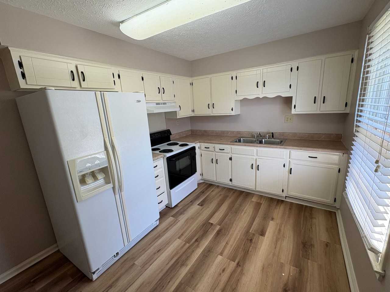 250 35th Ave N - Photo 2 of 10