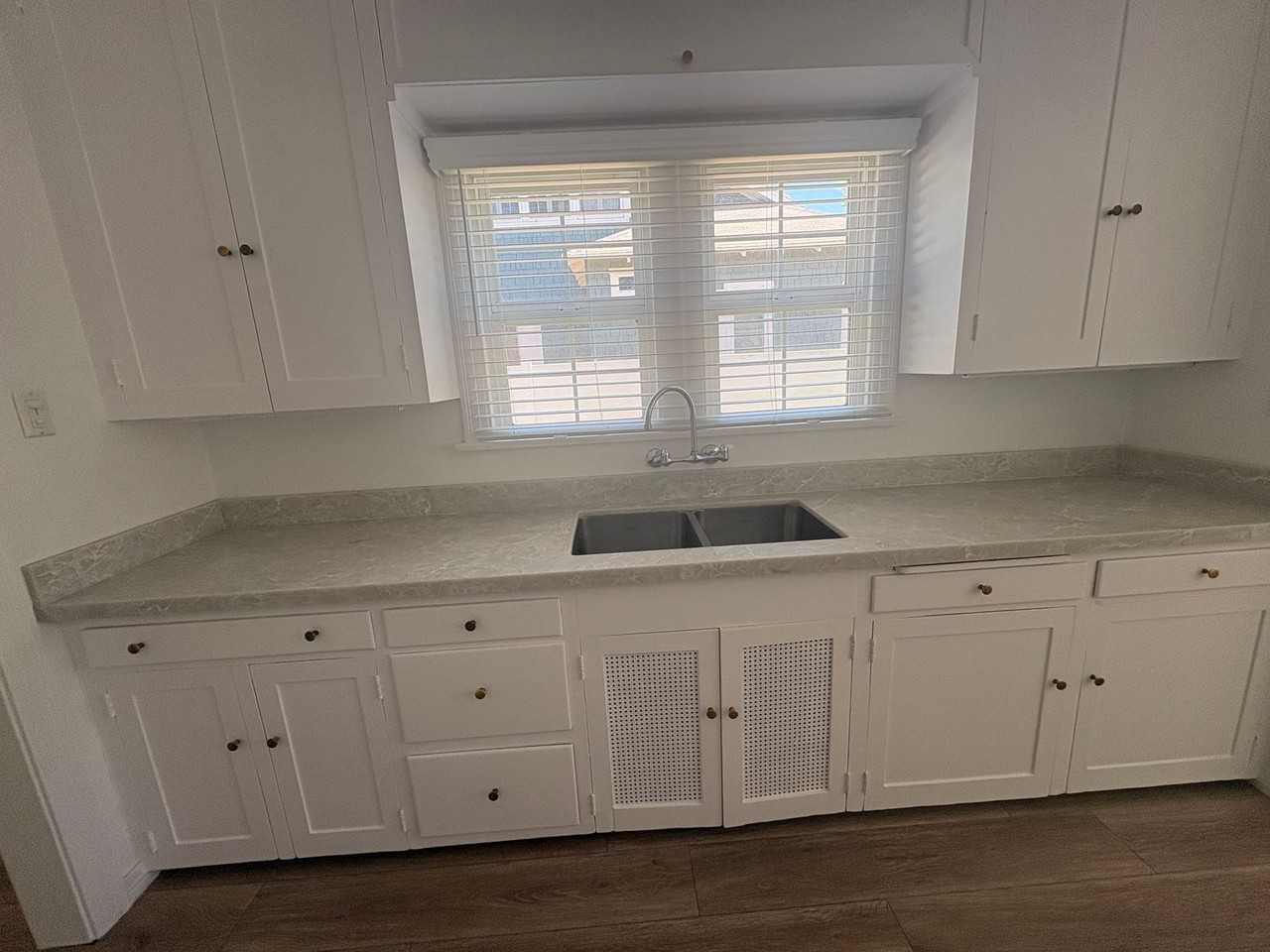 810 Campus Ave #1 - Photo 4 of 15