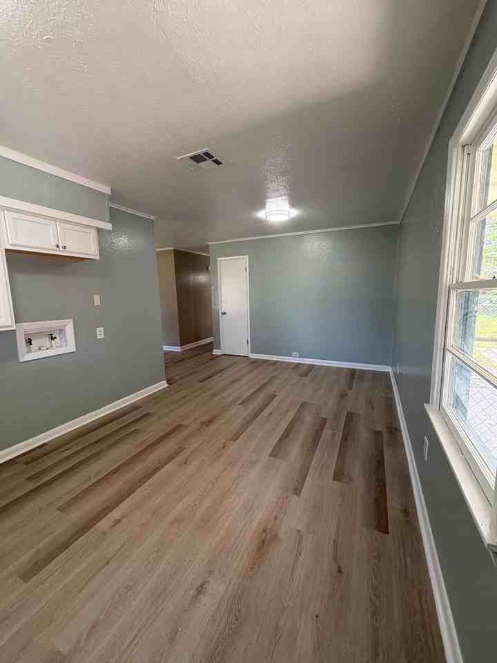 918 Huntington Ln - Photo 4 of 15