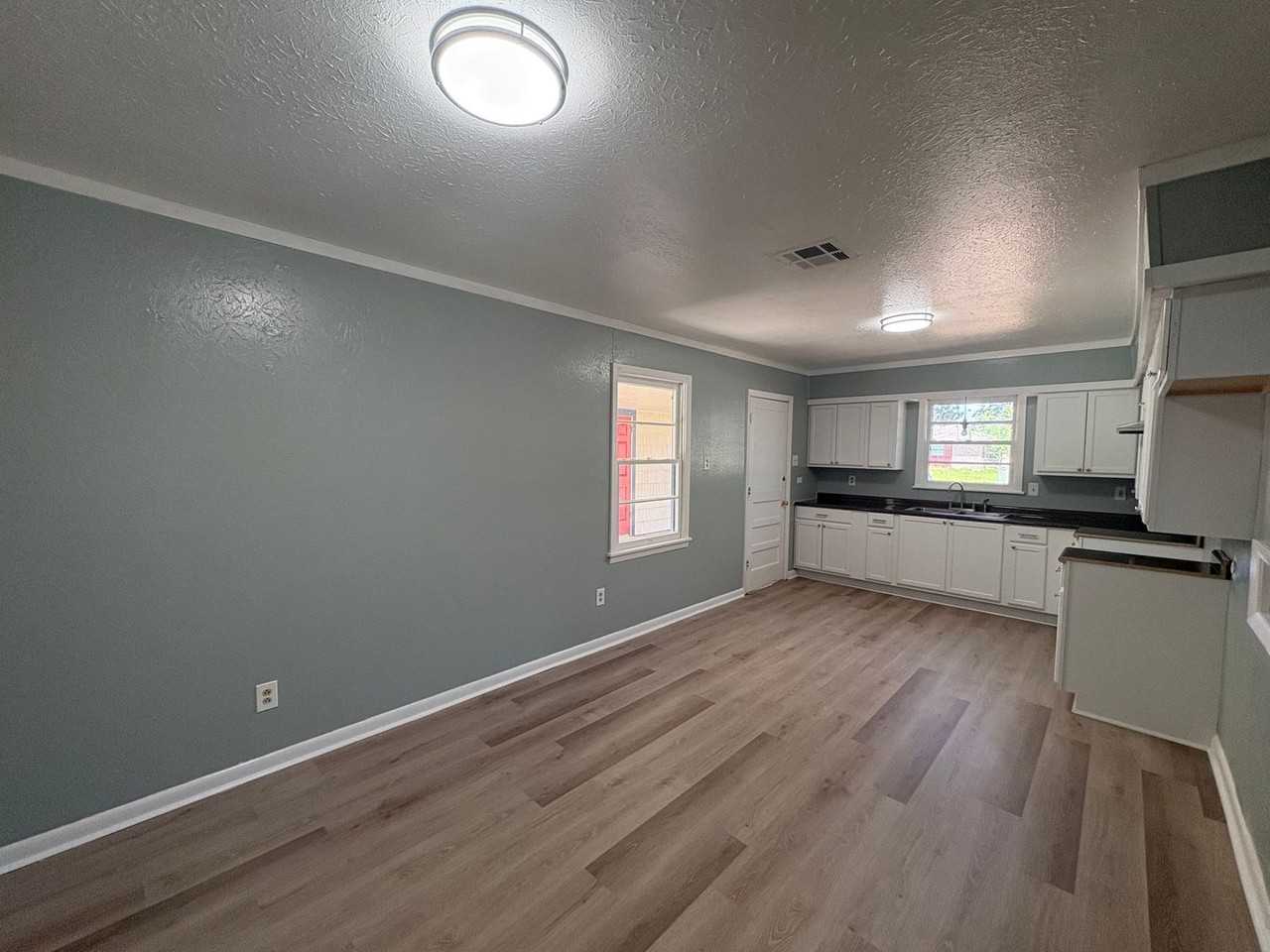 918 Huntington Ln - Photo 5 of 15
