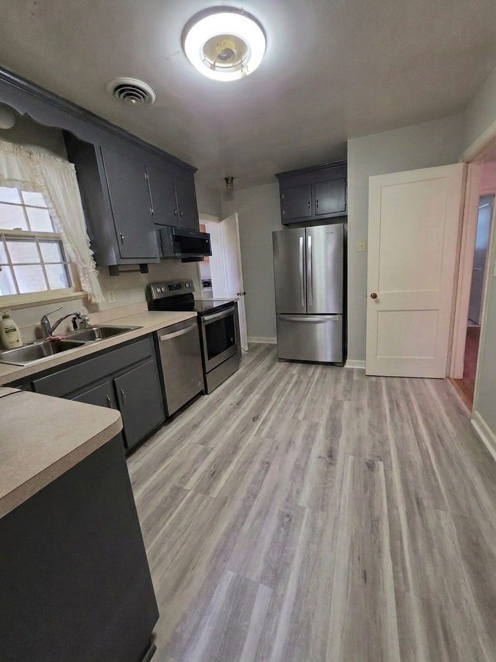 8160 Lee Davis Rd #1 - Photo 5 of 11