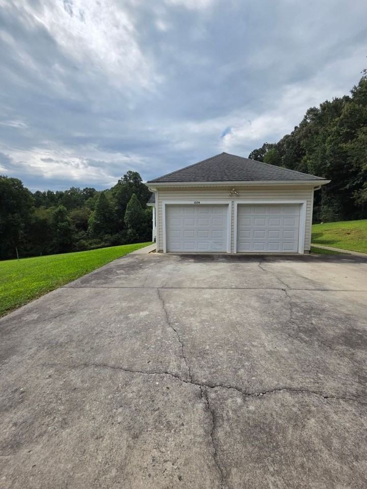 1174 Buchanan Loop Rd - Photo 3 of 23