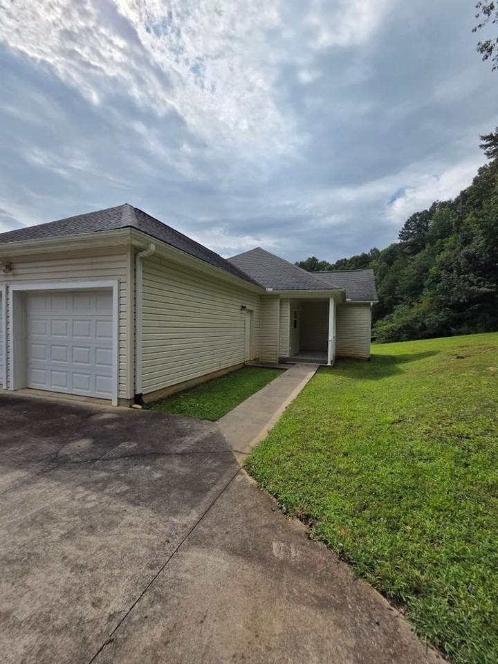 1174 Buchanan Loop Rd - Photo 4 of 23
