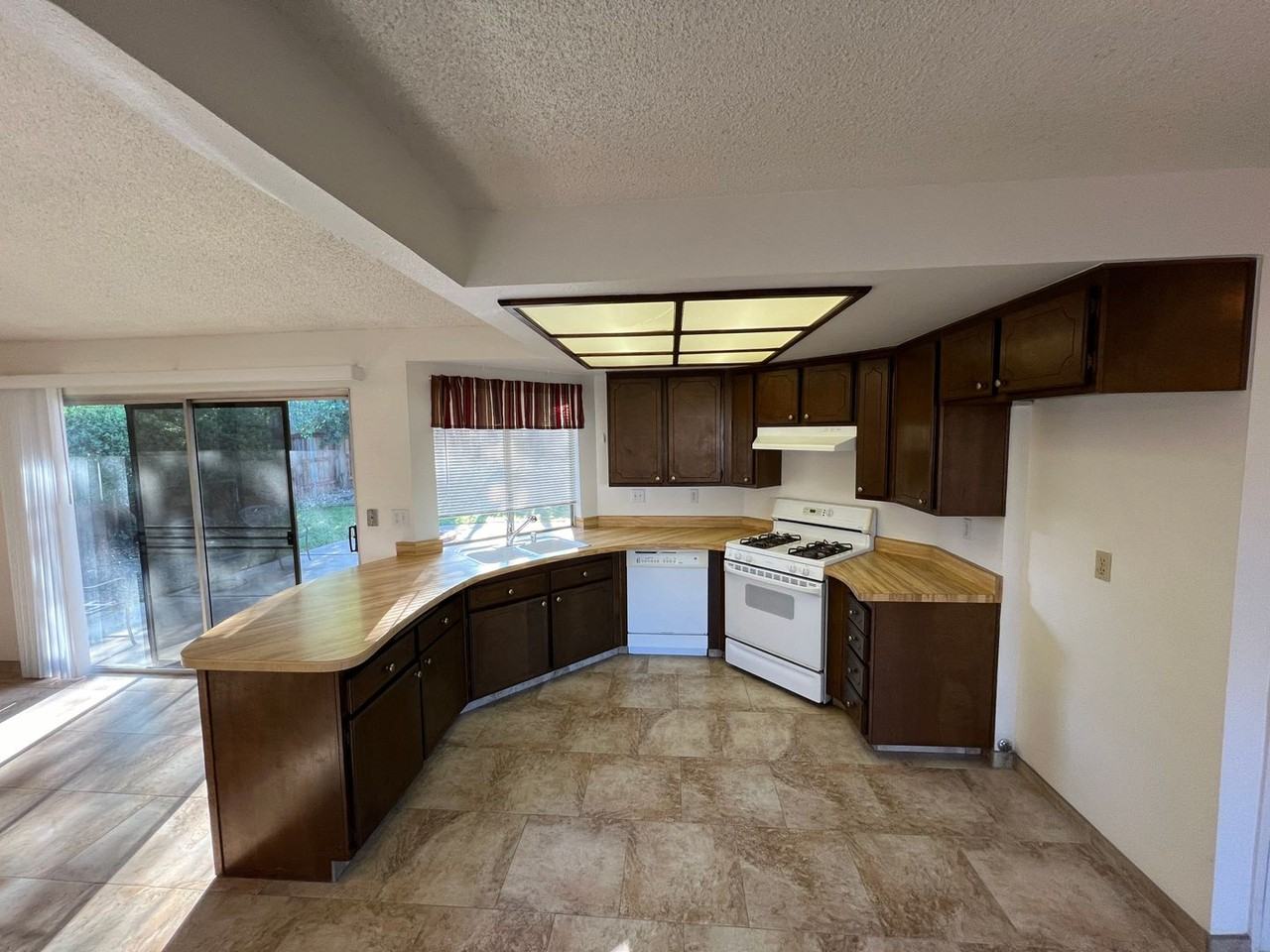 8224 Canyon Oak Dr - Photo 5 of 12