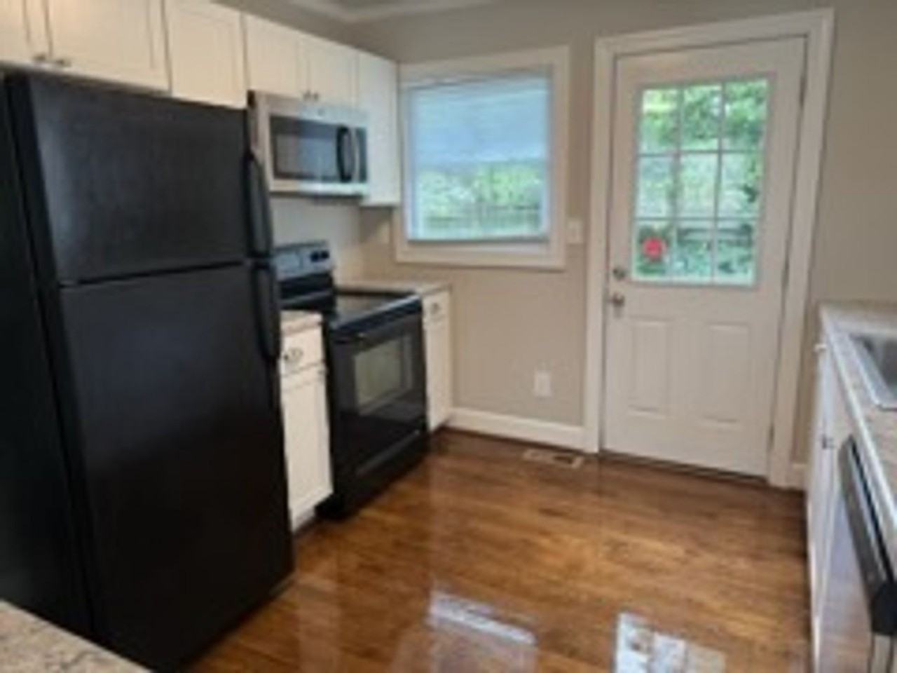 148 S Smallwood Pl - Photo 2 of 11