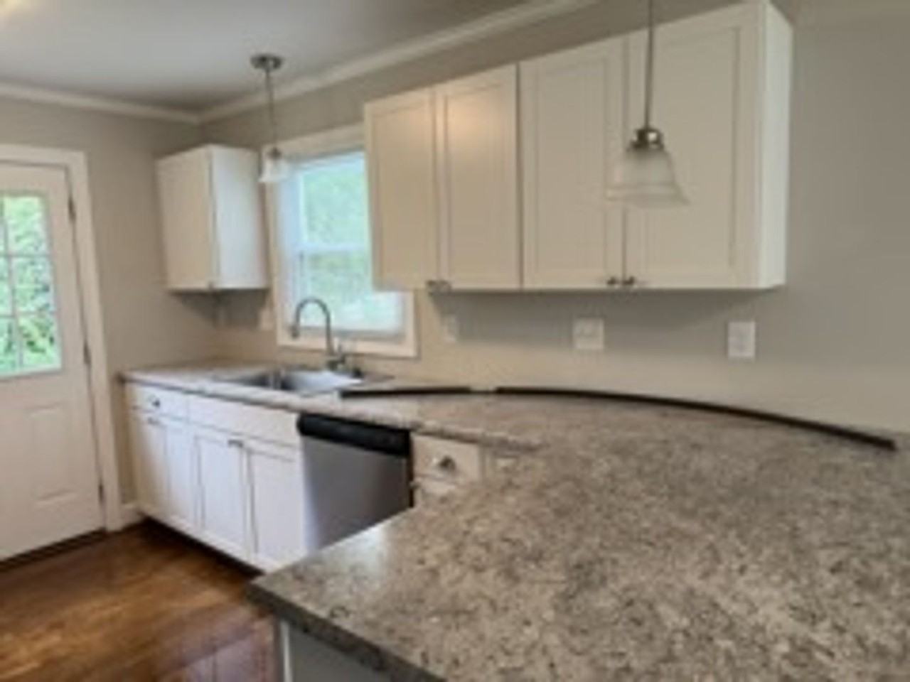 148 S Smallwood Pl - Photo 3 of 11