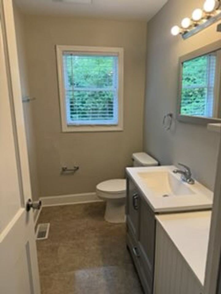 148 S Smallwood Pl - Photo 7 of 11