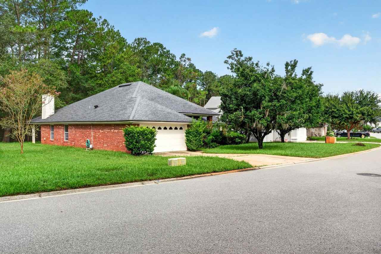 11669 Collins Creek Dr - Photo 2 of 39