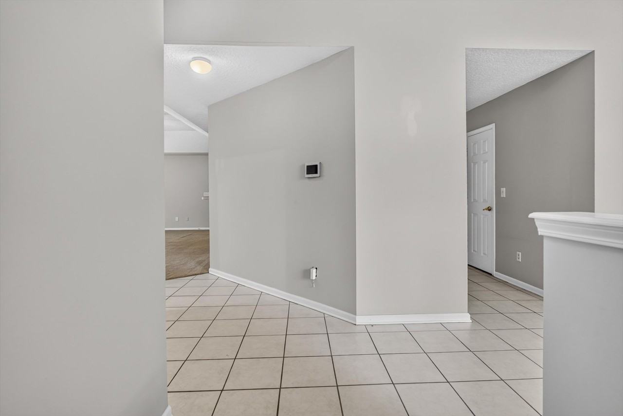 11669 Collins Creek Dr - Photo 5 of 39