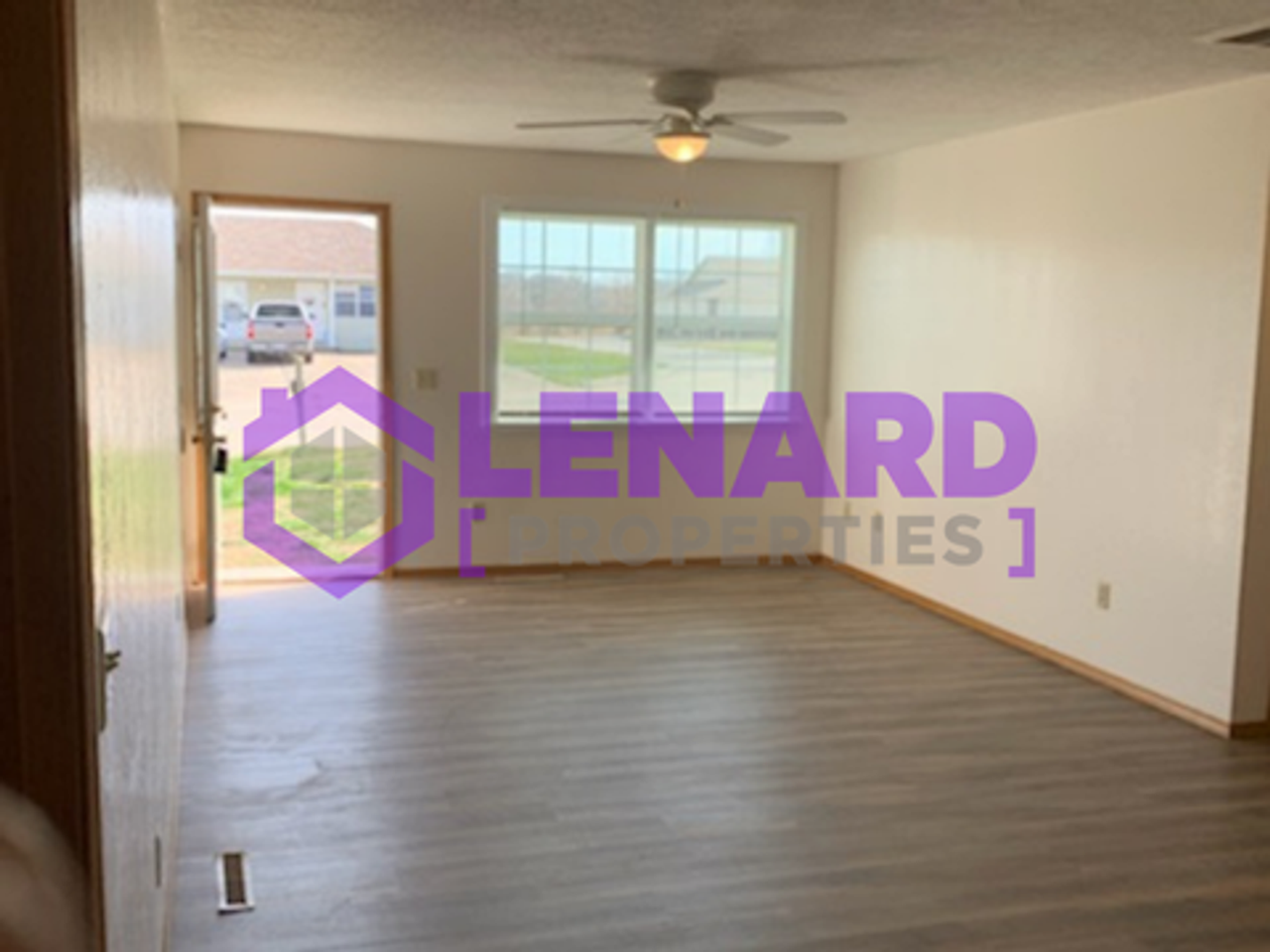 1841 E Laverne St - Photo 3 of 10