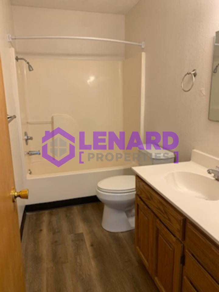1841 E Laverne St - Photo 6 of 10