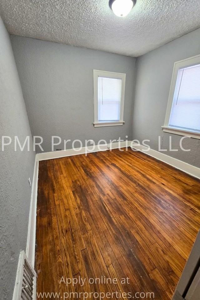 2723 S 7th St - Photo 4 of 9