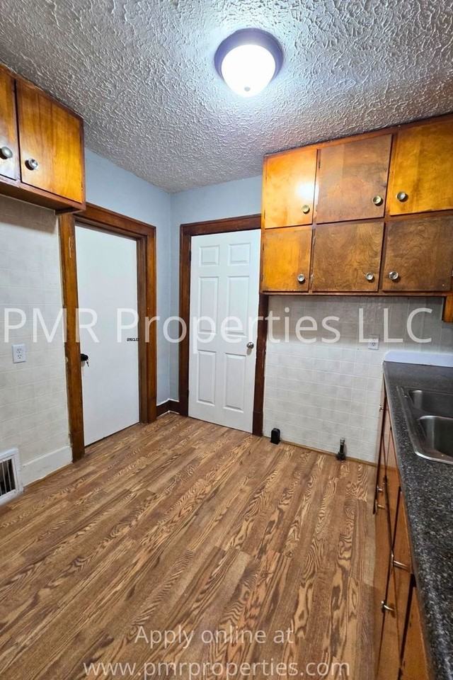 2723 S 7th St - Photo 5 of 9