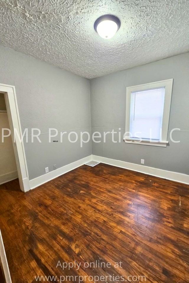 2723 S 7th St - Photo 6 of 9
