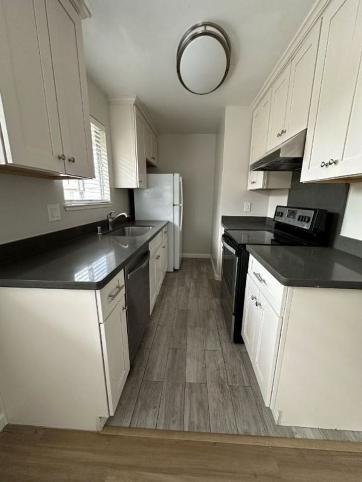 2297 Medallion Dr #4 - Photo 7 of 12