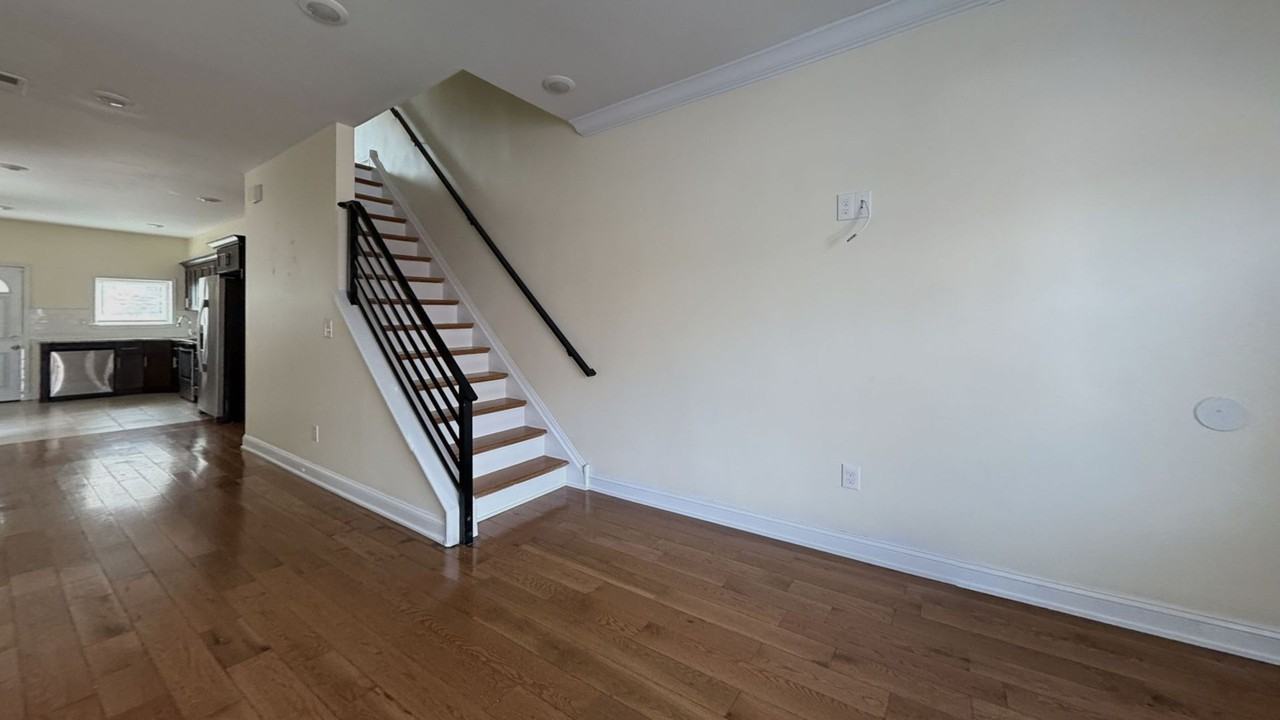 1605 S 27th St - Photo 3 of 16