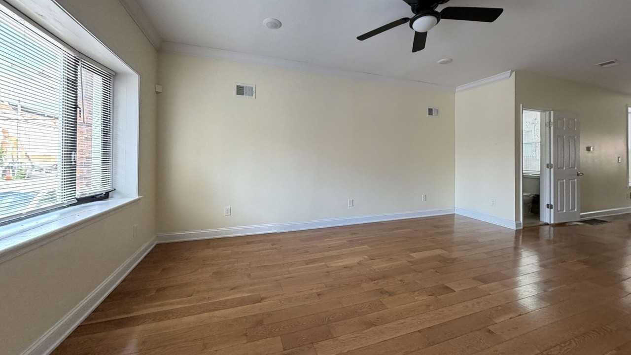 1605 S 27th St - Photo 4 of 16