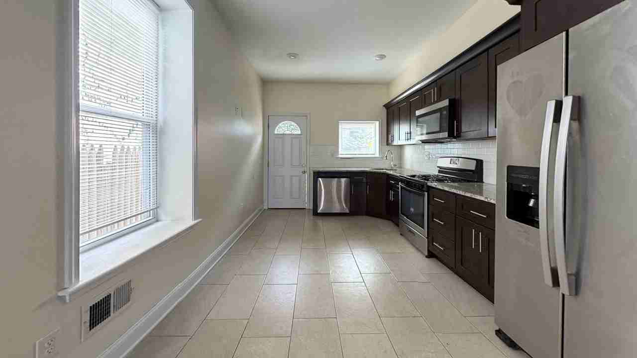 1605 S 27th St - Photo 6 of 16