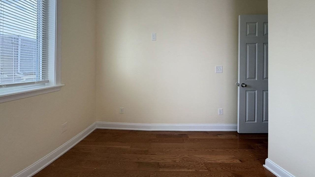 1605 S 27th St - Photo 7 of 16