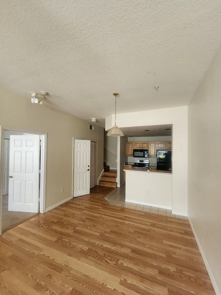 4002 Venetian Bay Dr #1 - Photo 3 of 29