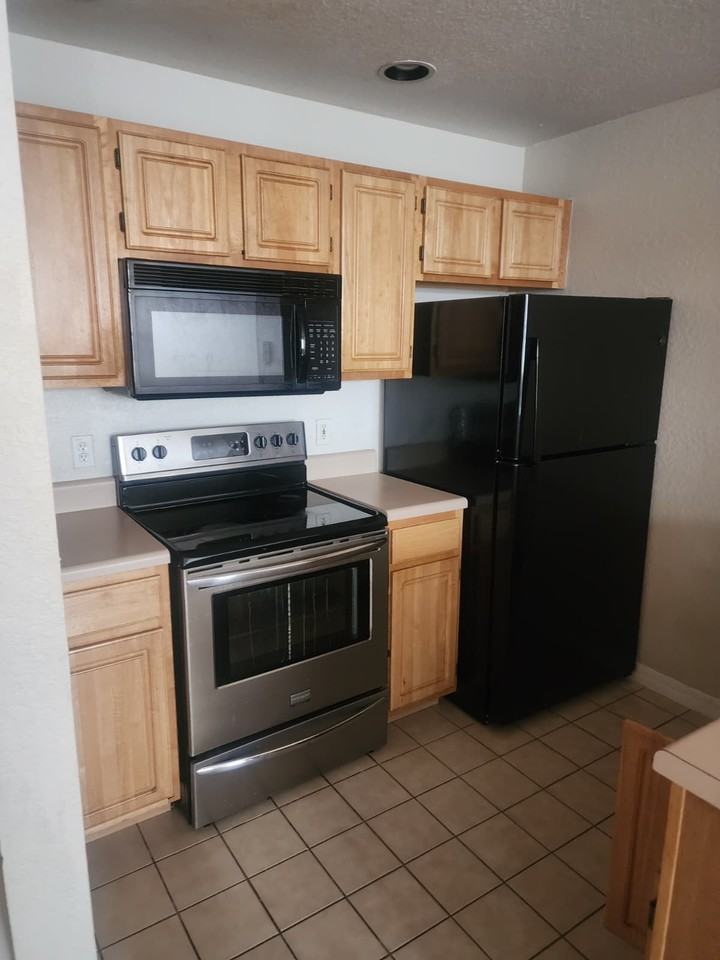 4002 Venetian Bay Dr #1 - Photo 6 of 29