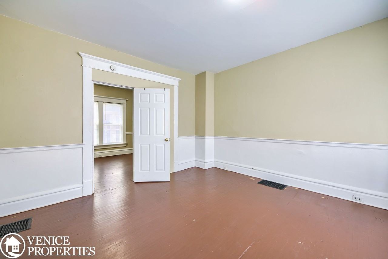 34 W Oakland Ave - Photo 2 of 35