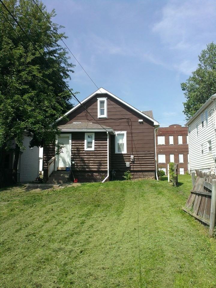 720 Davis St - Photo 2 of 8