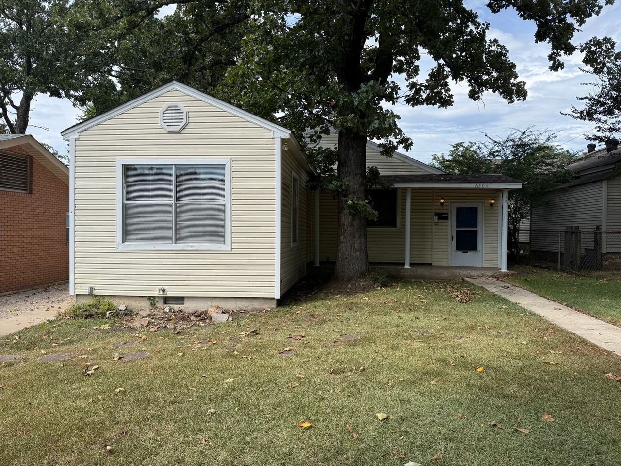 6404 Longwood Rd - Photo 2 of 20