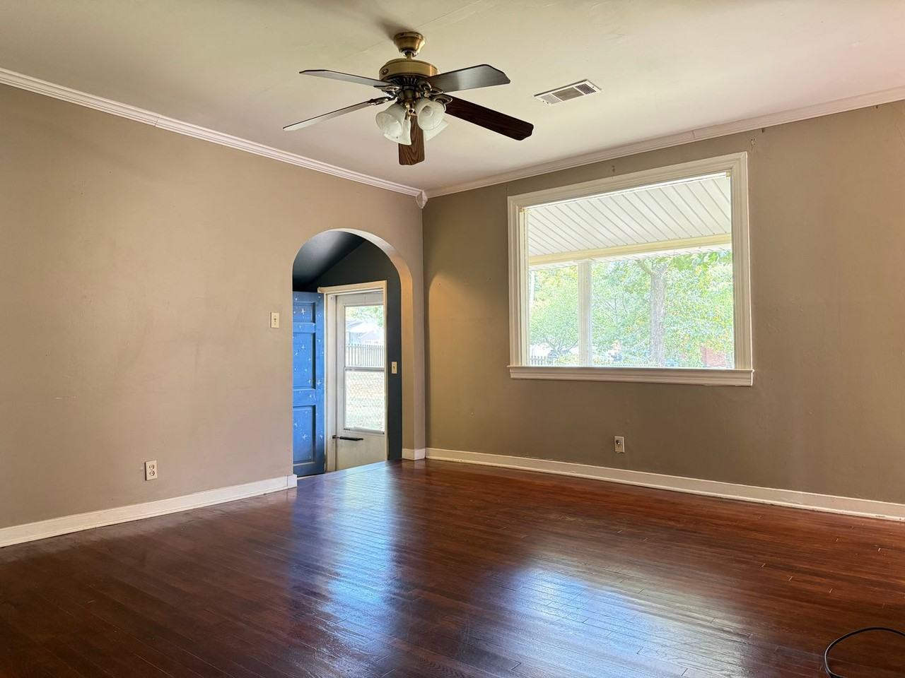 6404 Longwood Rd - Photo 4 of 20