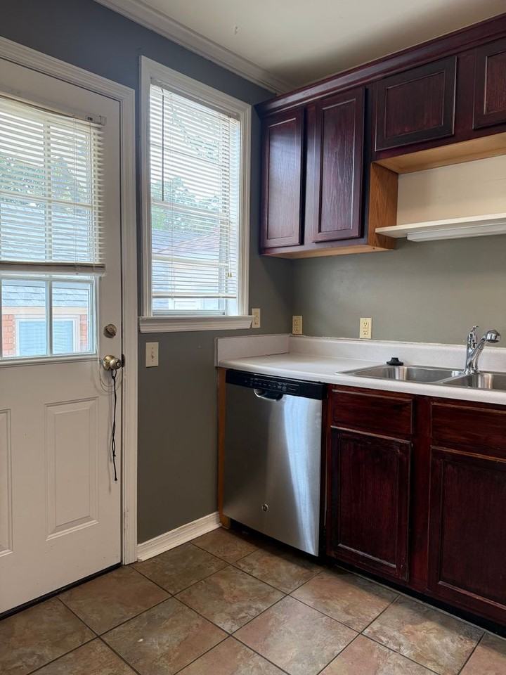 6404 Longwood Rd - Photo 6 of 20
