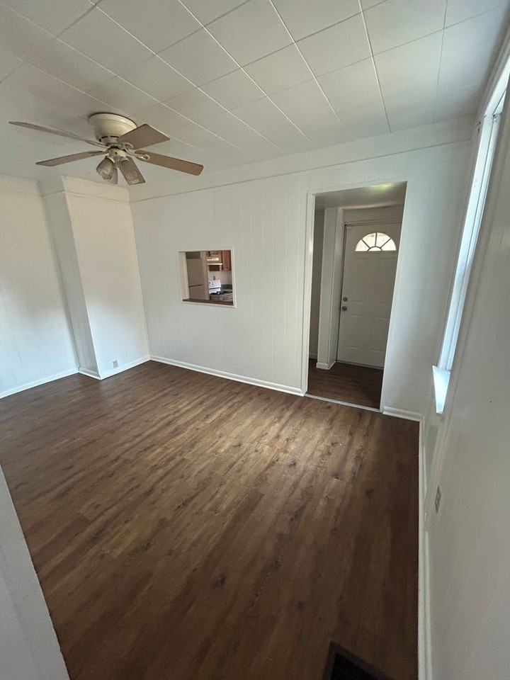 427 Howard St - Photo 3 of 9