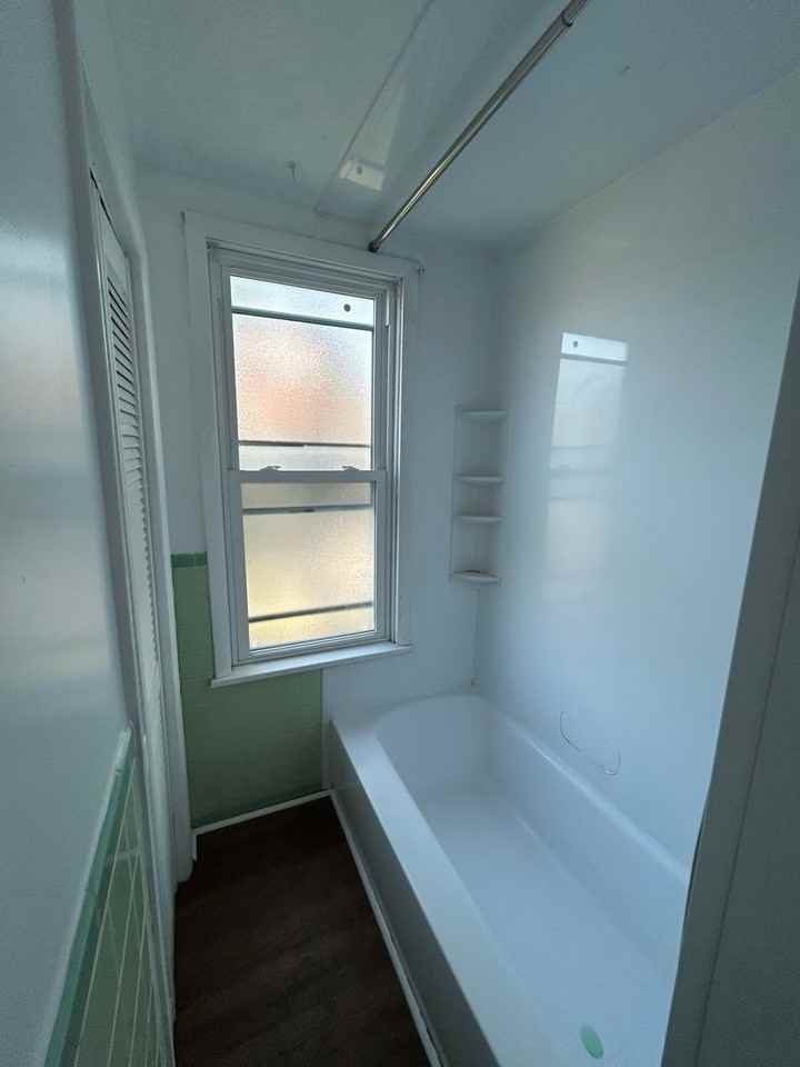 427 Howard St - Photo 5 of 9
