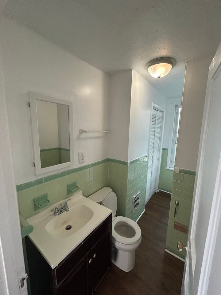 427 Howard St - Photo 6 of 9