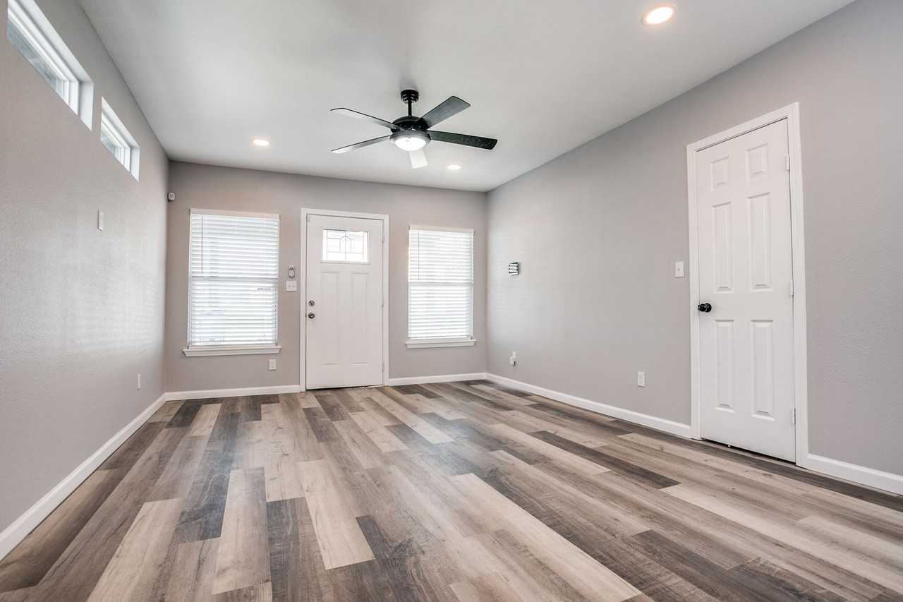 1324 E Carson St - Photo 2 of 12