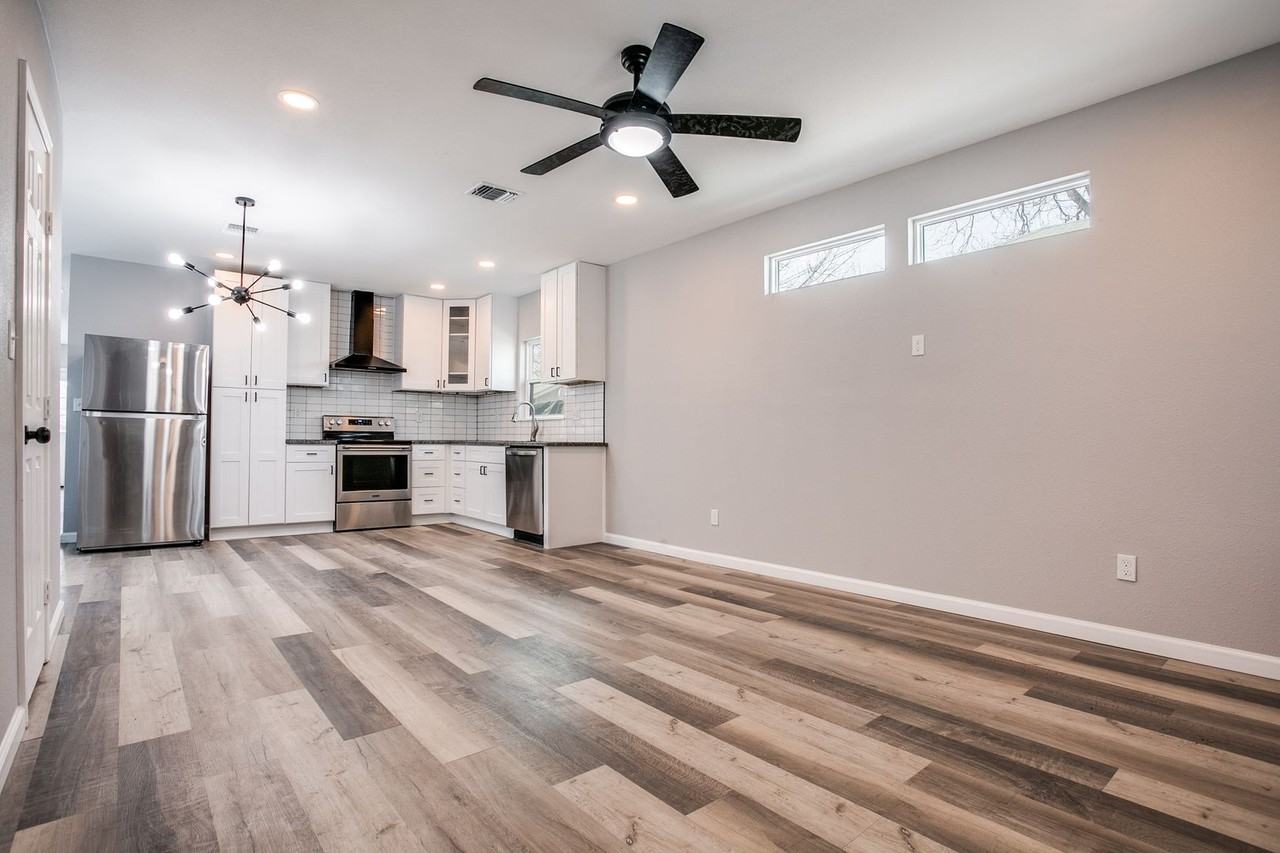 1324 E Carson St - Photo 3 of 12