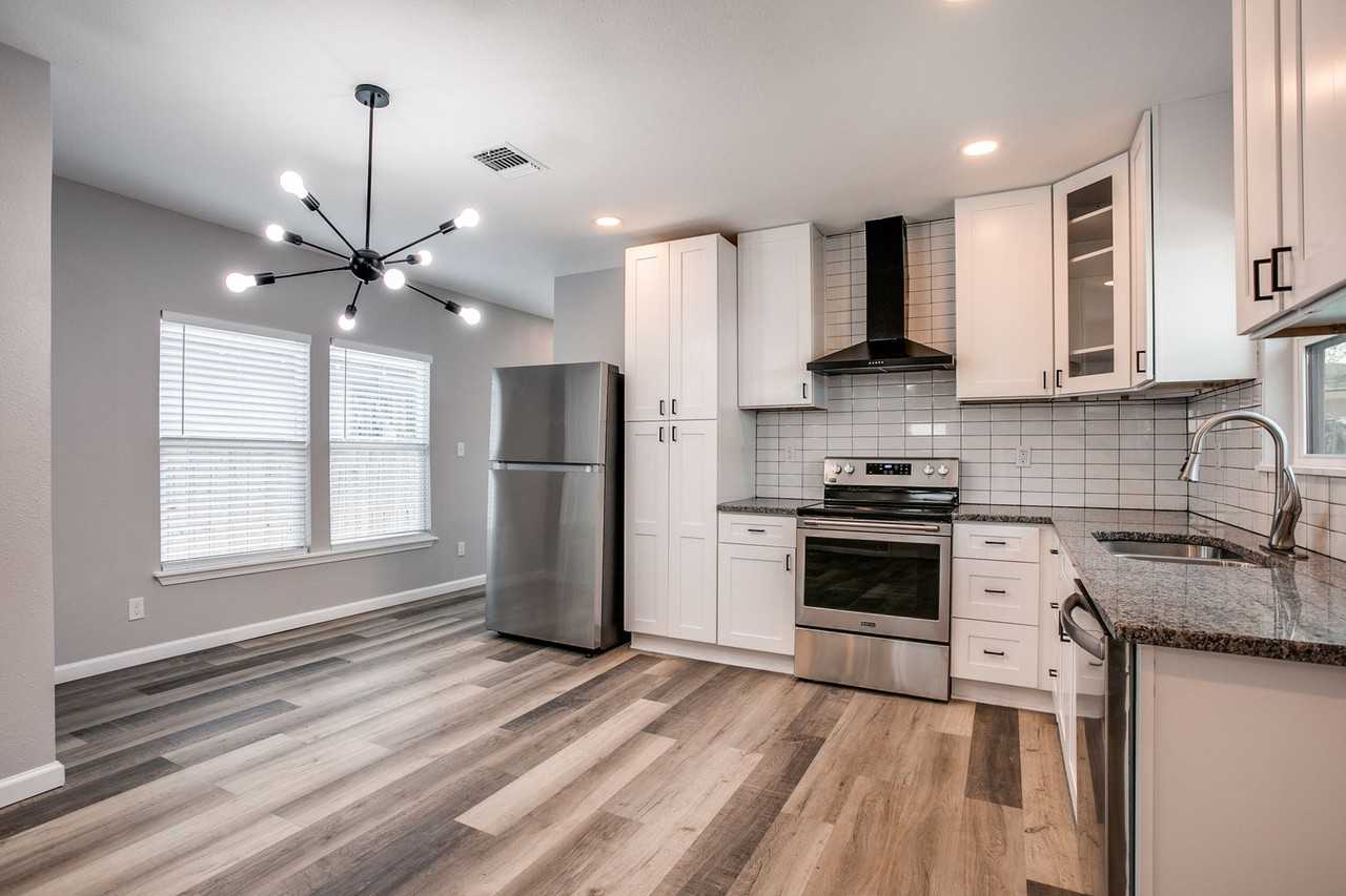 1324 E Carson St - Photo 4 of 12