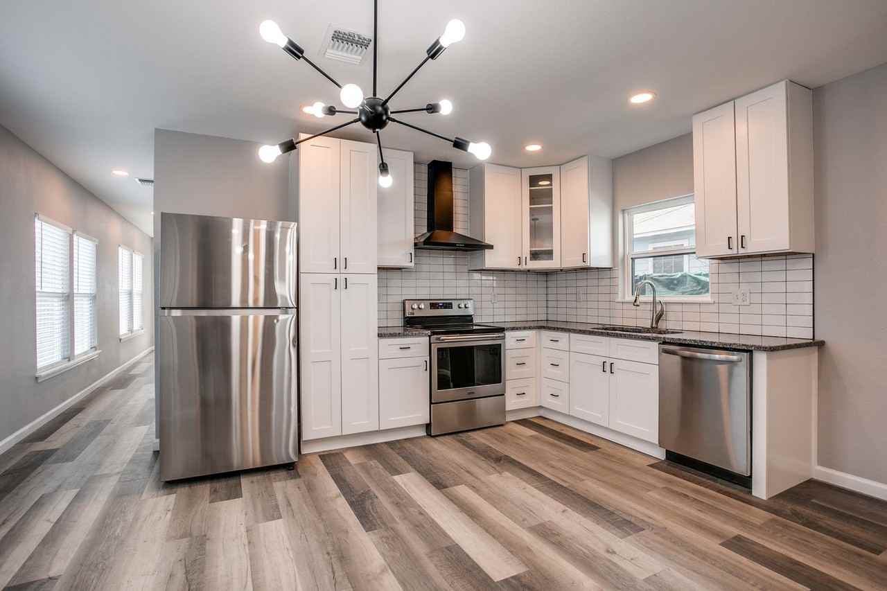 1324 E Carson St - Photo 5 of 12