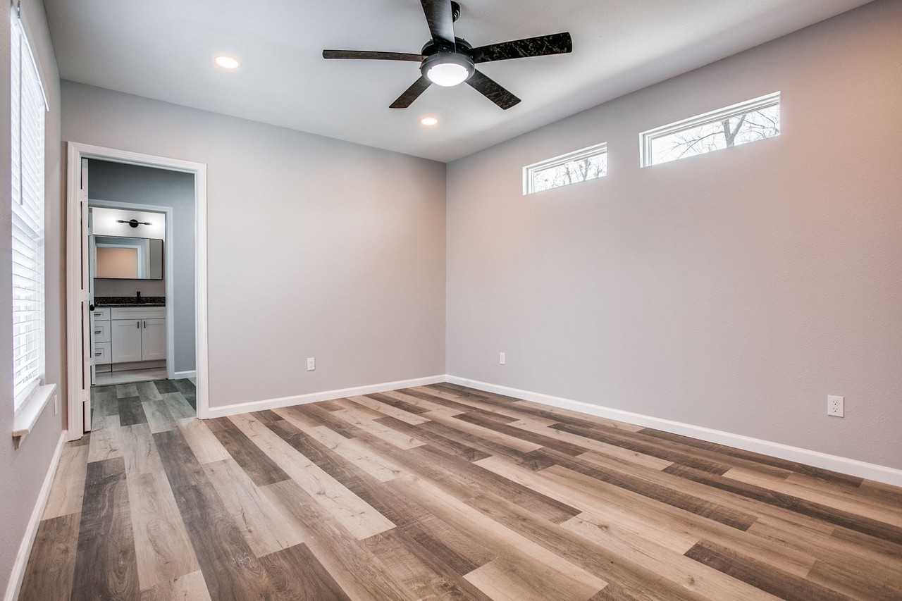 1324 E Carson St - Photo 6 of 12
