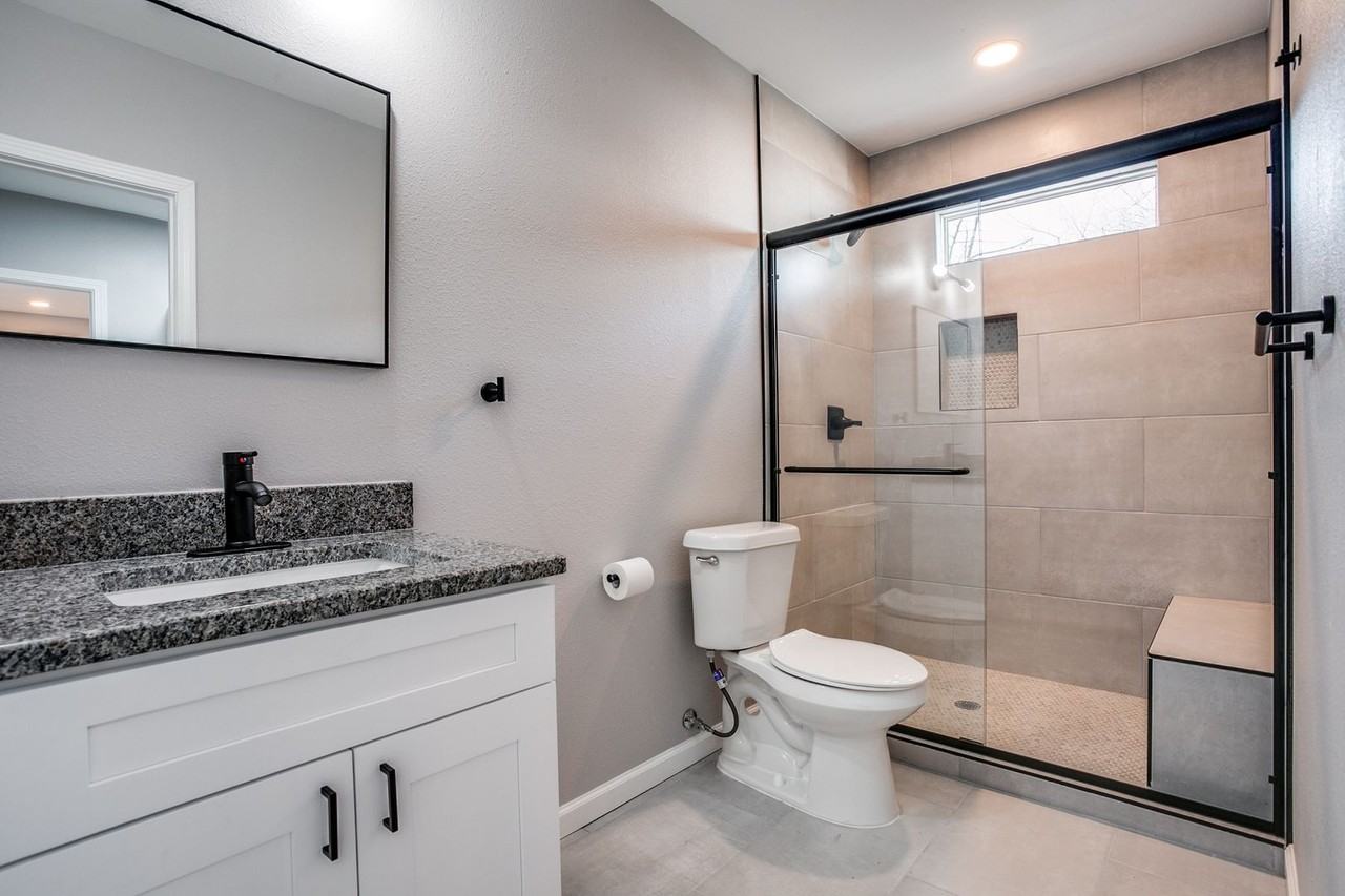 1324 E Carson St - Photo 7 of 12
