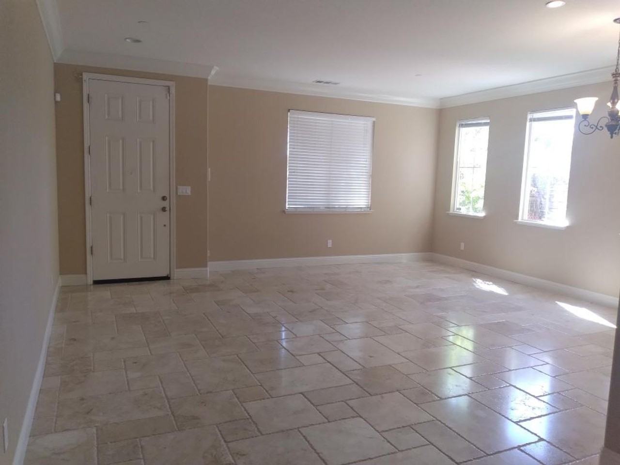 3891 Danbury Way - Photo 4 of 45