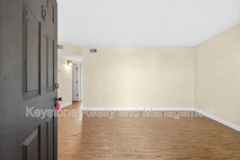812 Pembroke Oak Grove Rd #12 - Photo 2 of 13