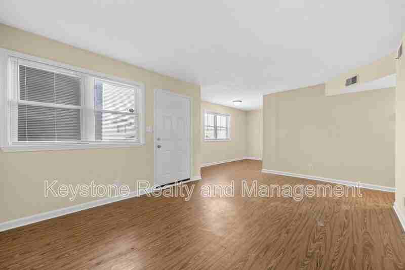 812 Pembroke Oak Grove Rd #12 - Photo 3 of 13