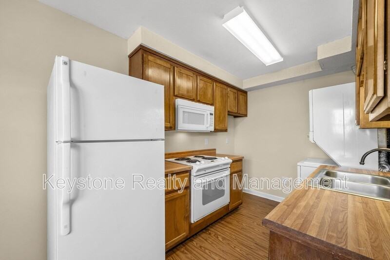812 Pembroke Oak Grove Rd #12 - Photo 4 of 13