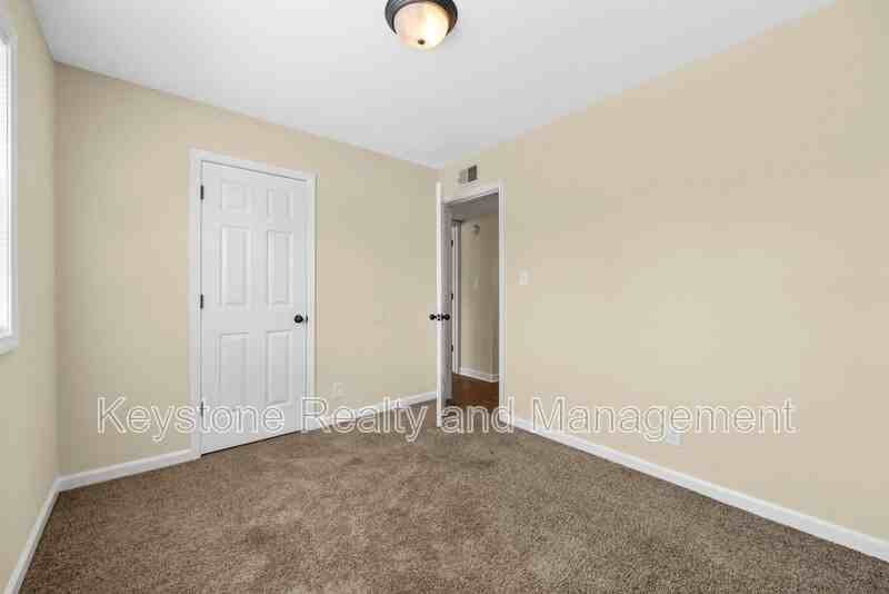 812 Pembroke Oak Grove Rd #12 - Photo 7 of 13