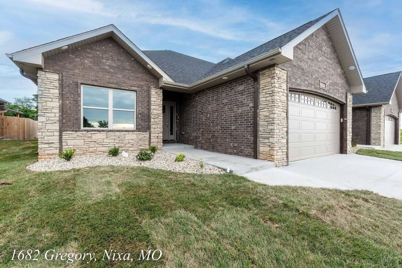 1682 N Gregory Dr - Photo 2 of 21