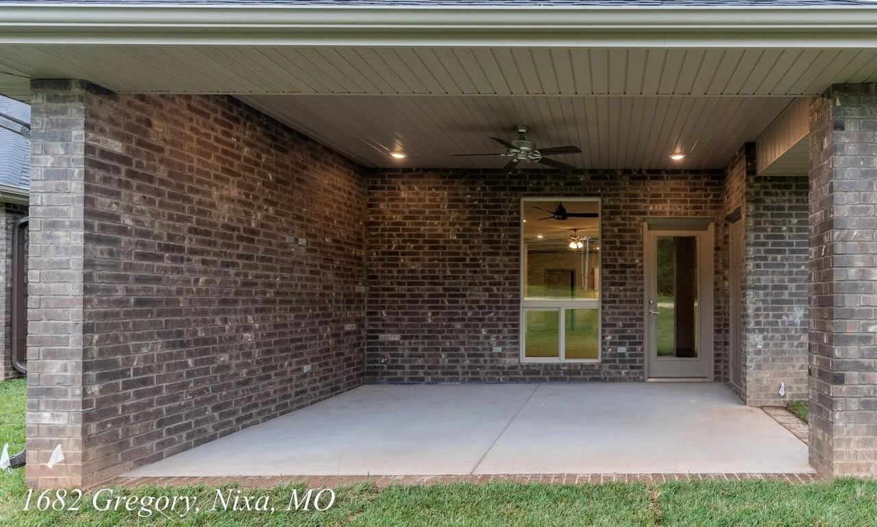 1682 N Gregory Dr - Photo 5 of 21
